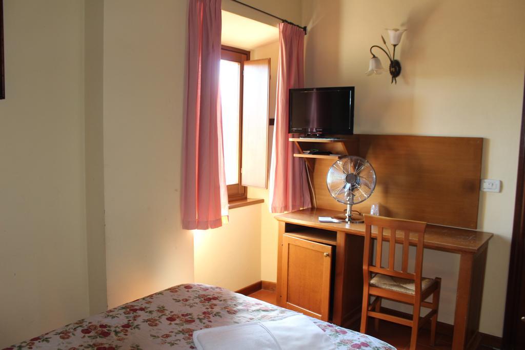 La Torricella Hotel Попи Екстериор снимка