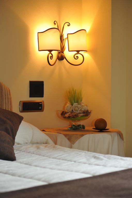 La Torricella Hotel Попи Екстериор снимка