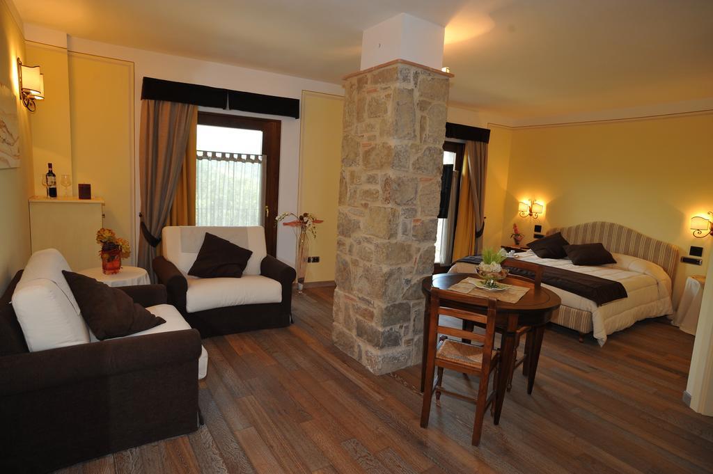 La Torricella Hotel Попи Екстериор снимка