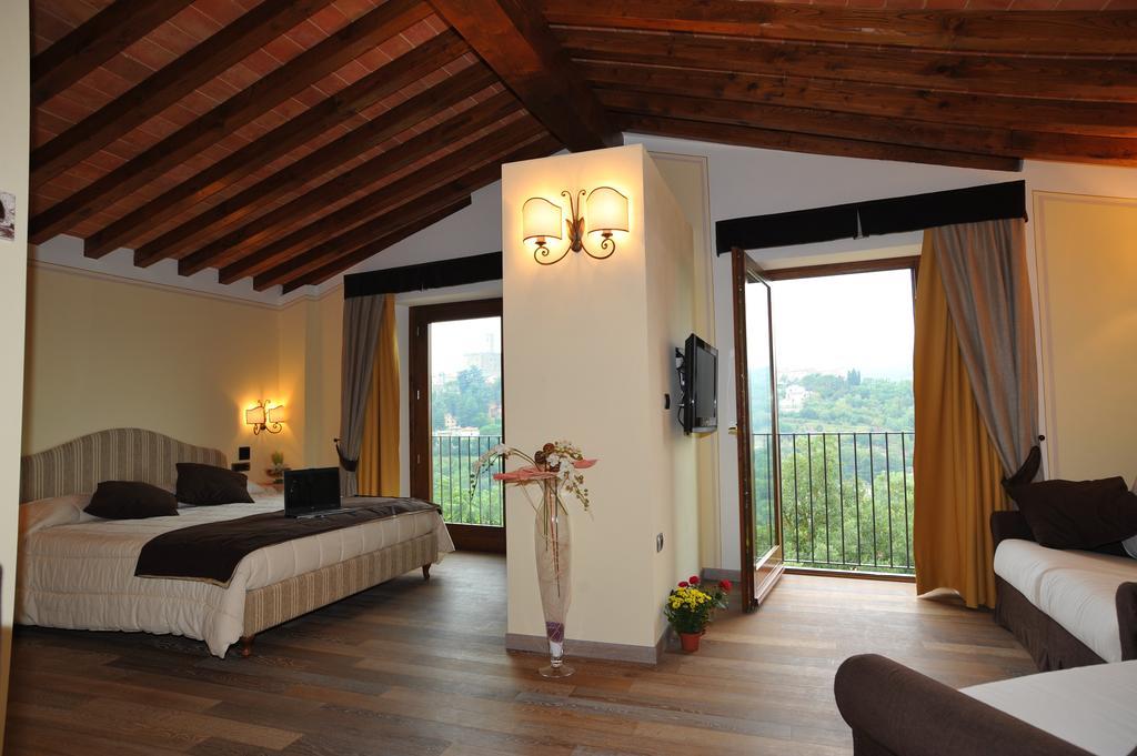 La Torricella Hotel Попи Екстериор снимка